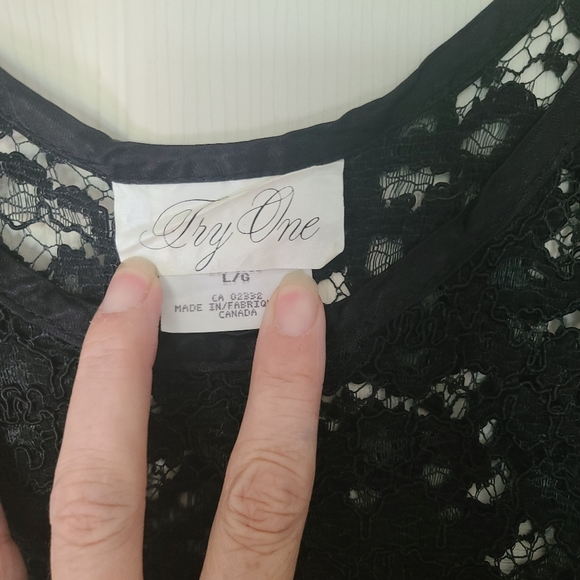 Black lace sleeveless top - Picture 2 of 4